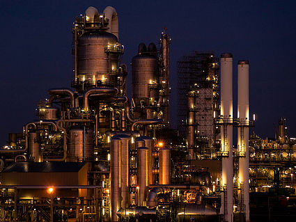 425px-Rotterdam_chemical_plant.jpg